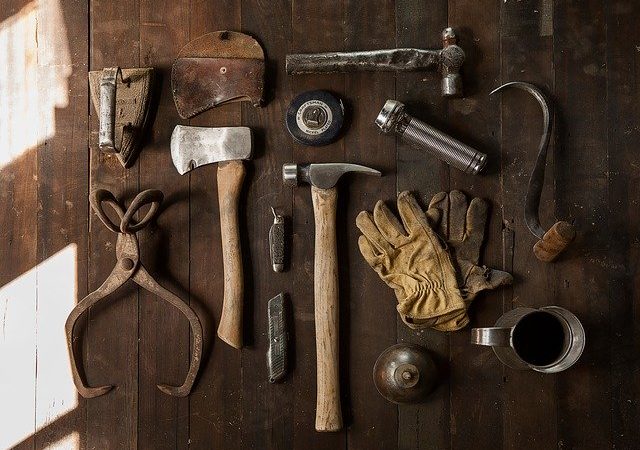 Cinque riparazioni in casa fai da te: ecco tutti i trucchi e consigli.